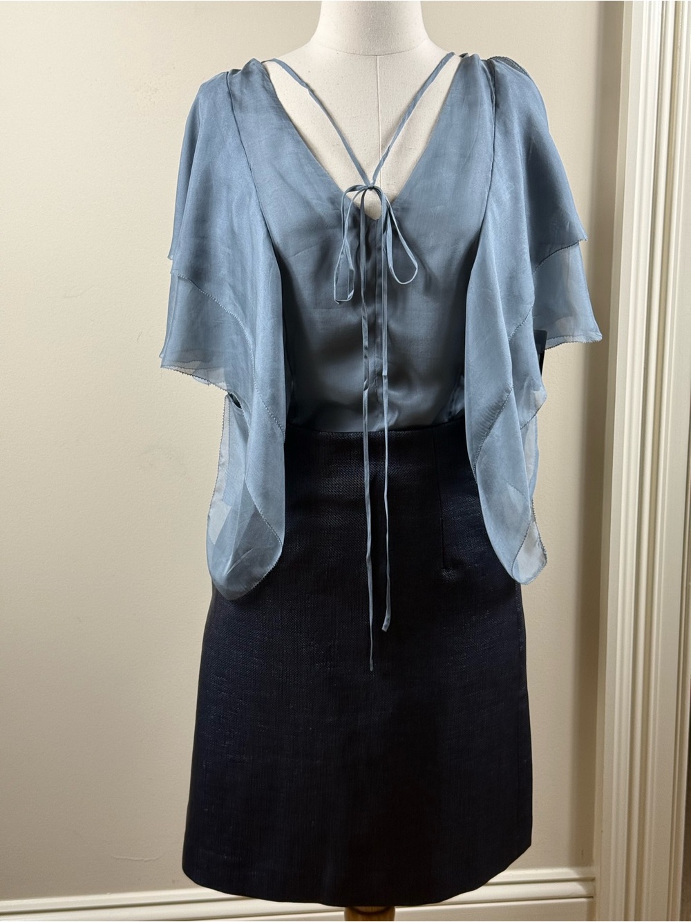 Robert Rodriguez Steele Blue Ruffle Silk Blouse
Sz 6